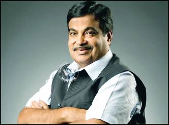 Nitin Gadkari pulls himself