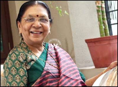 Anandiben takes oath as Gujarat CM