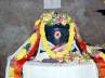 rush at srisailam, rush at srisailam, kartheeka somavaram devotees throng temples, Abhishekam