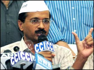 Kejriwal expels partymen on bribe charges