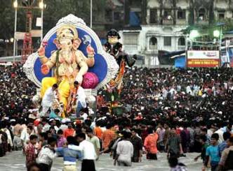 90 hour wait to catch sights of Lalbagcha Raja deity