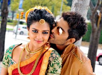 Iddarammayilatho Movie Review