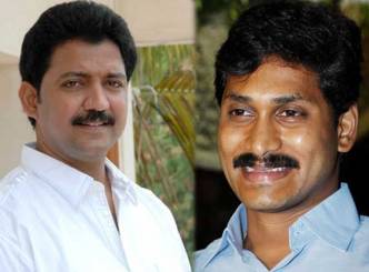 Show cause notices to Vallabhaneni for shaking hands with Jagan