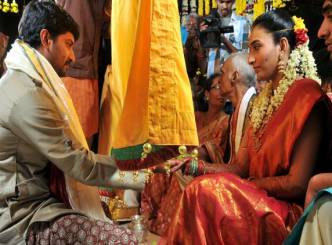 Nani ties knot... neither press, nor Industry is informed.