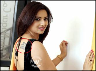 Isha Chawla flaunts her tattoo