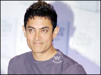 Aamir buys sari for Anushka