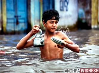 Violent floods paralyzed Northern India!