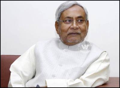 Nitish seeks Lalu&#039;s help