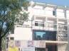 , Juhu police station, teen dies after falling from college building, Juhu police station