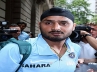 driving license, Karnal., cricketer harbhajan singh robbed on road car damaged, Harbhajan