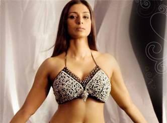 Actress Tabu to dance for Allu Arjun&#039;s Item Song