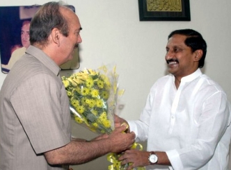 Kiran meets Azad, discusses cabinet rejig 