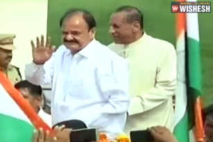 AP Govt Felicitates Vice Prez Venkaiah Naidu in Vijayawada