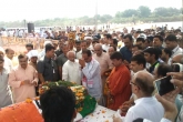 MP, Anil Madhav Dave, union environment minister cremated on narmada bank, Narmada bank