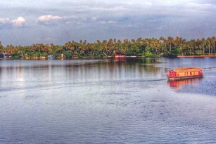 Explore Ashtamudi: Gateway to Kerala BackWaters
