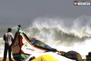 Cyclonic Storm Vardah Hits Chennai Coast, 2 Killed