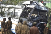 NH-58 in Ghaziabad, NH-58 in Ghaziabad bus accident, 40 injured after a bus rams into a truck in ghaziabad, Bus accident