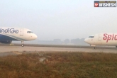 Face-to-face, Spicejet Flight, indigo and spicejet flight come face to face delhi airport closed, Spicejet flight