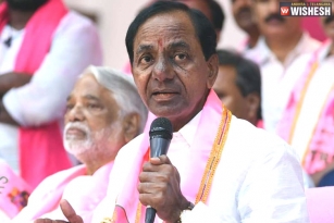 KCR Hints Of Entering AP Politics