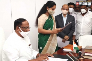 Kalvakuntla Kavitha takes Oath as an MLC