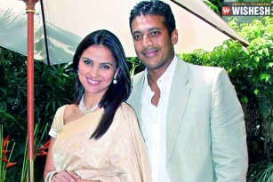 Lara Dutta&rsquo;s Weird Act Stuns Hubby Mahesh Bhupathi