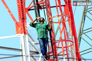 Man threatens to commit suicide; climbs cell tower