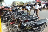 Vehicles, traffic police, parking in vijayawada is a big problem, Traffic police