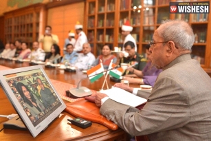 President Pranab Launches &ldquo;Selfie With Daughter&rdquo; Mobile App