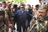 Blackbuck Poaching Case, Salman Khan, sallu appears before jodhpur court in arms act case, Poaching case