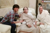 Dilip Kumar, SRK, dilip kumar s mooh bola beta srk pays him a visit, Dilip kumar