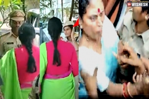 YS Sharmila and Vijayamma spotted slapping a police officer