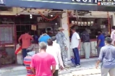 Telangana, Telangana wine shops news, telangana wine shops open with long queues, Ap wine shops