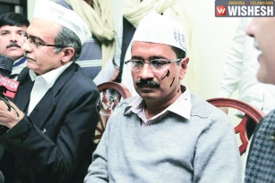 Two Unidentified Men Throw Ink on Arvind Kejriwal in Bikaner