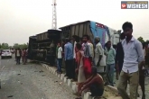 bus overturns in UP, UP bus accident next, 17 killed after a bus hits divider and overturns in up, Uttar pradesh