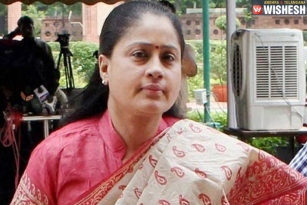 Vijayashanti Keen on Contesting from Medak