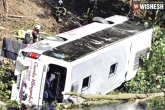 bus accident, hospitalized, bus accident in west bengal 40 injured, Passengers injured