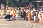 Swacchta Abhiyaan, Yogi Adityanath, yogi adityanath launches cleanliness drive from taj mahal gate, Yogi adityanath