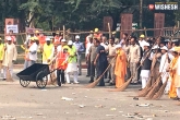 Yogi Adityanath, Yogi Adityanath, yogi adityanath launches cleanliness drive from taj mahal gate, Yogi adityanath
