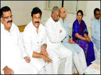 Seemandhra Union Ministers meet Advani