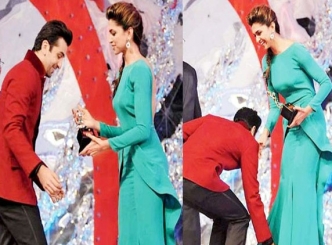 Ranbir on Deepika&rsquo;s feet, seeks blessing