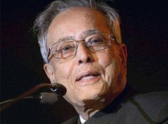 Pranab asks private banks to improve service
