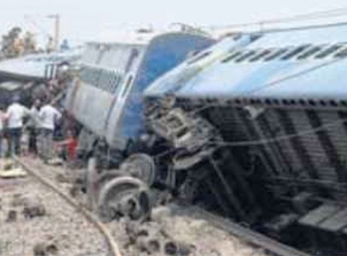 4 injured in express-goods train collision