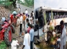accident in Kurnool district, tractor accident, 4 killed in two road accidents in ap, Kurnool district