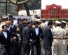 Bangalore city civil court, Gali Janardhan reddy, 1 killed as lawyers fight journalists at court premises in bangalore, Lawyers fight journalists