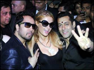 Salman gifts Diamond necklace to Hilton