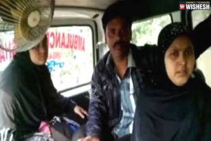 Heart Attack patient in Ambulance had to wait for Mamatha Banerjee&rsquo;s Convoy!