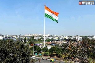 AAP leader criticizes national flag on Central Universities