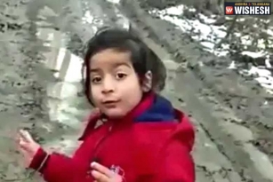 Video of small Kashmiri girl Reporter goes viral