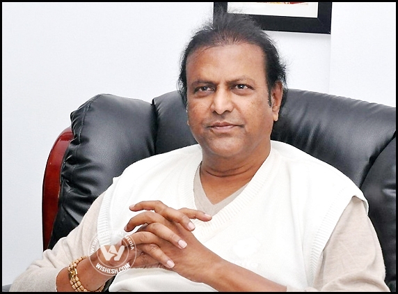 Mohan Babu escapes an accident