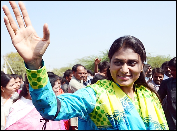 Sharmila to lead YSRCP in Telangana